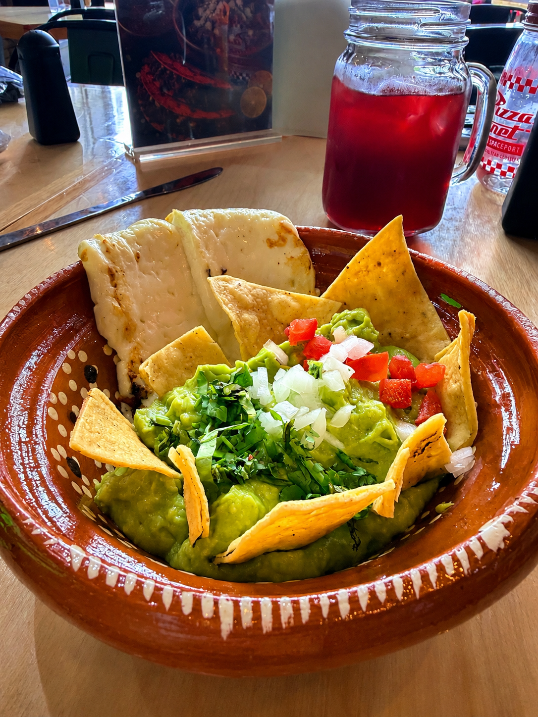 PLATO TERRAZA [GUACAMOLE Y QUESO PANELA]
